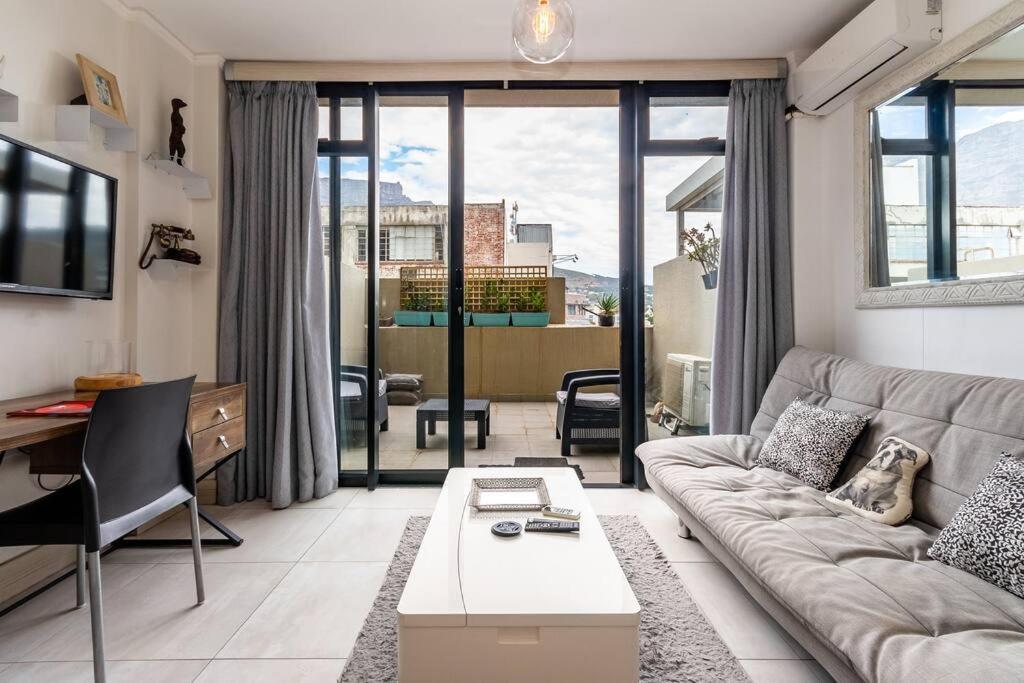 Four Seasons 818- Spacious Cbd Studio - Onsite Parking, Gym & Rooftop Pool Daire Cape Town Dış mekan fotoğraf