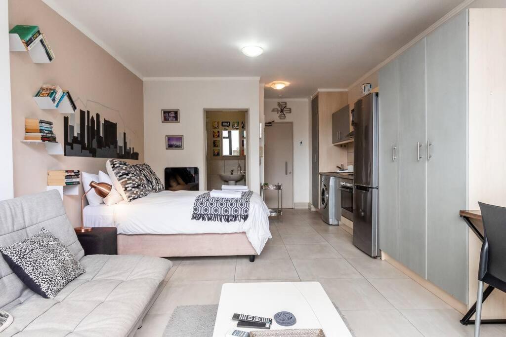 Four Seasons 818- Spacious Cbd Studio - Onsite Parking, Gym & Rooftop Pool Daire Cape Town Dış mekan fotoğraf
