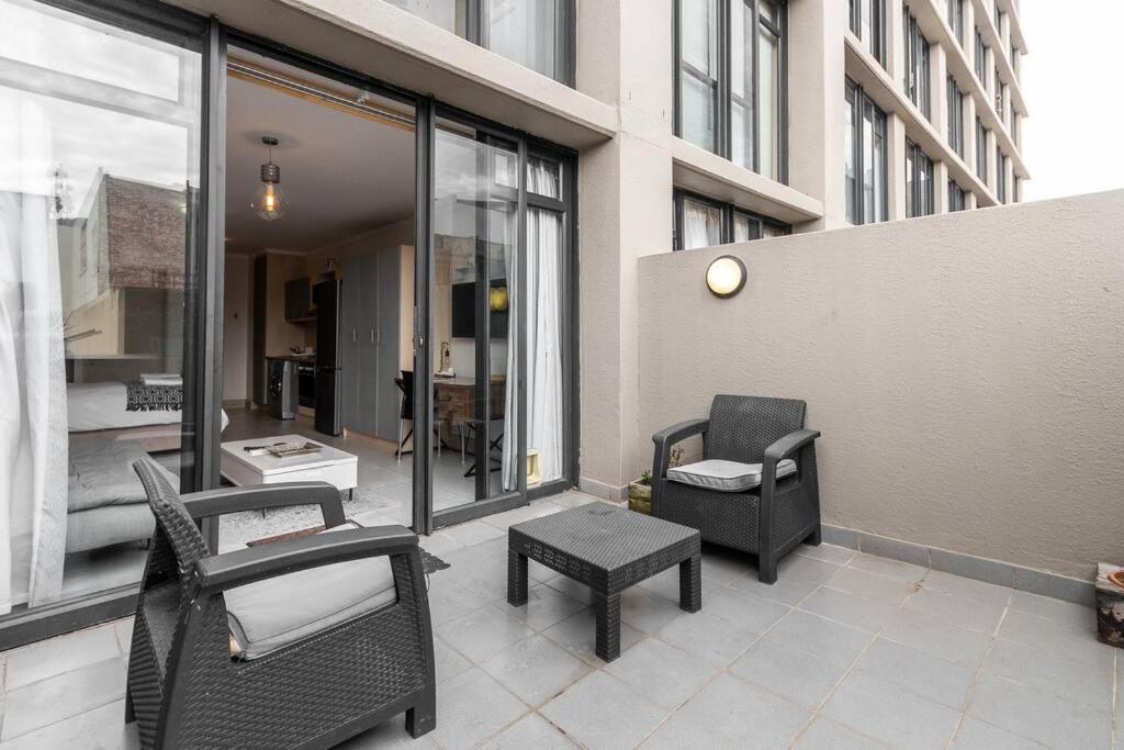 Four Seasons 818- Spacious Cbd Studio - Onsite Parking, Gym & Rooftop Pool Daire Cape Town Dış mekan fotoğraf
